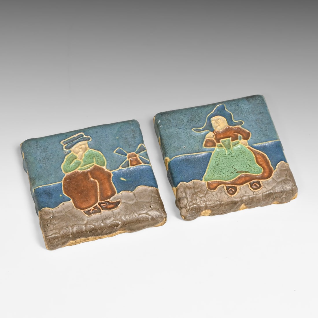 Calco Pair Arts & Crafts Dutch Subject Art Tiles c1925: Calco Pair Arts & Crafts Dutch Subject Art Tiles c1925. Unsigned. Perfect condition. 3.5"h x 3.5"w each FREE NATIONWIDE SHIPPING Free Nationwide Shipping within the lower 48 states for all purchases