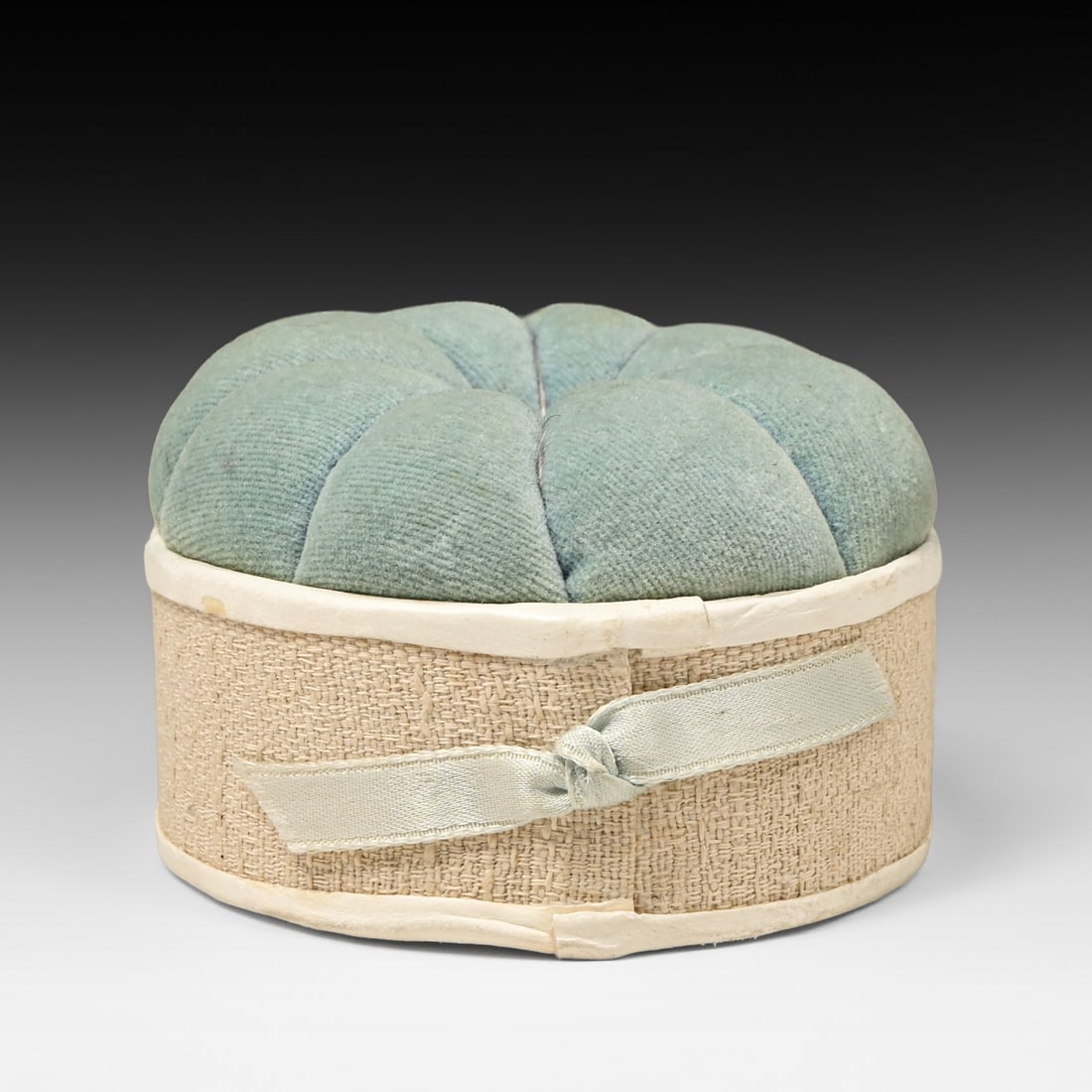 Antique Victorian Tufted Velvet Pumpkin Pin Cushion c1900: Antique Victorian Tufted Velvet Pumpkin Pin Cushion c1900. Unsigned. Excellent condition. 2.25"h x 3.25"d FREE NATIONWIDE SHIPPING Free Nationwide Shipping within the lower 48 states for all