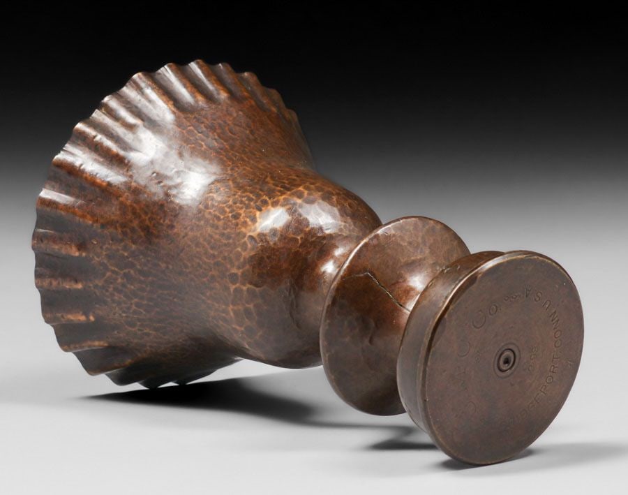Dirk van Erp Hammered Brass Flared Shell Casing Vase c1902-1908 - 3