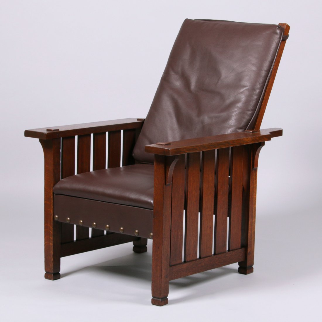 L&JG Stickley Small Morris Chair: Small L&JG Stickley youth-sized morris chair. Unsigned. Original finish. 36"h x 27.25"w x 30.5"d.