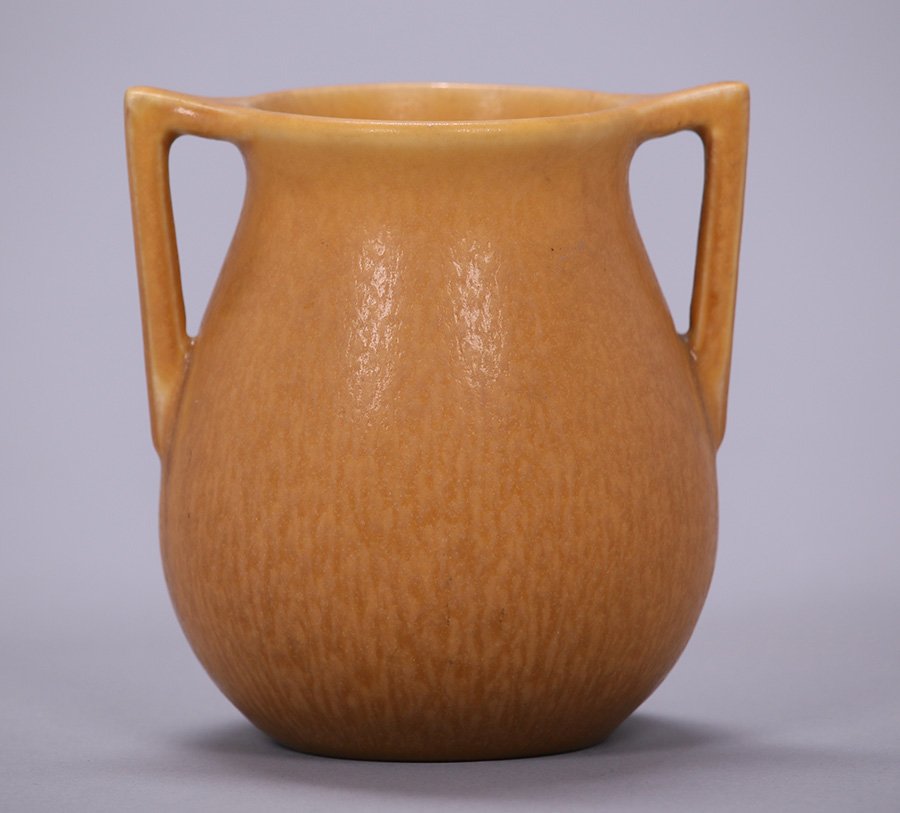 Rookwood Matte Brown Two-Handle Vase 1925 (1 of 2)