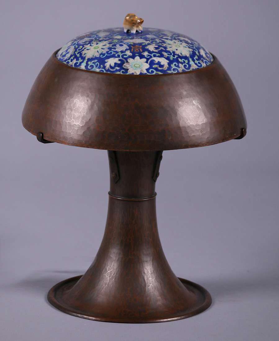 Harry St John Dixon Hammered Copper Lamp: Rare & unusual Harry St John Dixon hammered copper mushroom-shaped lamp with a Chinese ceramic porcelain and Fu dog incorporated into the shade. For similar lamps see the book Bay Area Copper 1900-195