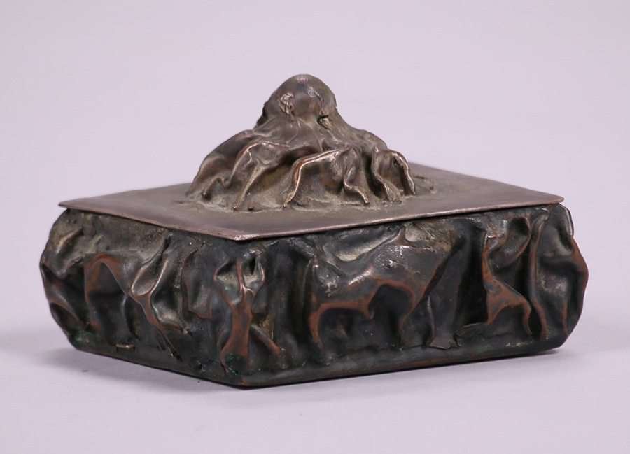 Florence Dixon Abstract Hammered Copper Box c1950s: Florence Dixon, wife of Harry St John Dixon, abstract hammered copper box c1950s. Signed. Excellent original patina. 4" x 3.75" x 2.5"h. We box and ship ourselves, to keep shipping costs low. We do no