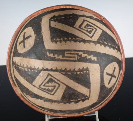 Beautiful Cross motif Gila Polychrome bowl 1350 AD: Beautiful cross motif Gila Polychrome bowl 1350 AD with two cross painted designs. The Salado Native American tribe existed with the Anasazi. A great authentic and legal piece. 8 1/4 inches diameter.