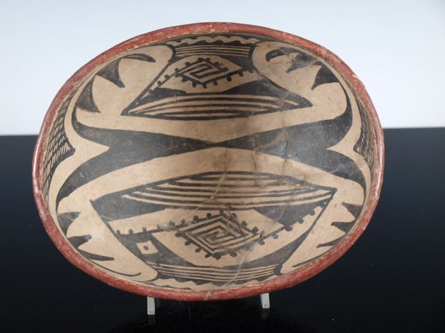 Beautiful Oval Gila Polychrome bowl 1350 AD: Beautiful rare shape oval Gila Polychrome bowl 1350 AD with four bear claw painted designs. The Salado Native American tribe existed with the Anasazi. A great authentic and legal piece. 7 1/4 inches l