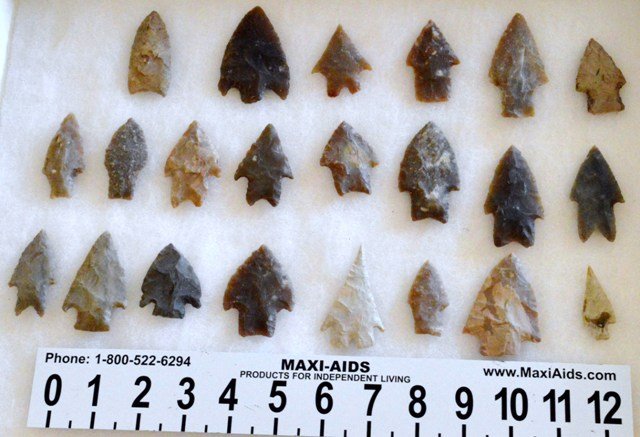 22 Texas Edwards Chert Points, high quality: Type: Various, 22 points Material: Edwards Plateau Chert Length: 2 5/8 inches largest - 1 3/4 inches smallest