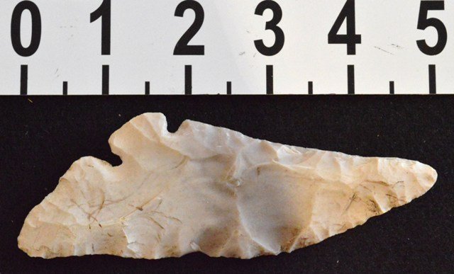 Texas Corner-Tang Knife, Edwards Chert: Type: Corner Tang-Knife Material: Edwards Plateau Chert Length: 5 1/8 inches