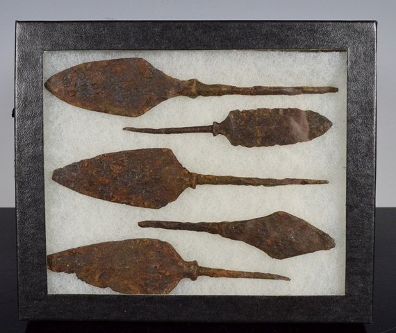 Ancient Greco-Roman Bronze Spear Heads: 5 Ancient Greco-Roman Bronze & Iron Spear Heads. Comprised of leaf shaped spear heads and dating approximately to the Greek Bronze Age ( 600 BC - 100 AD). Comes in glass Riker case. 5 inches long (lon