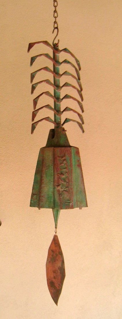 Very Large Vintage Paulo Soleri Bronze Windbell,: Large and impressive, sculptural, mid-century bronze windbell. Designed by Paolo Soleri, handmade, with original artwork on the surface of the bell - a one-of-a-kind piece. No two Soleri windbells hav