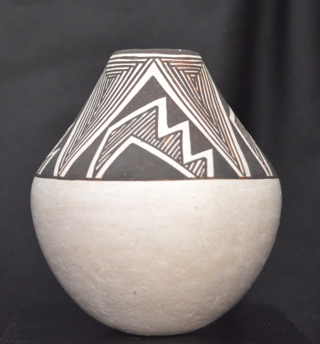 Acoma Pueblo Lucy Lewis Seed Jar: Lucy M. Lewis black on white Anasazi design seed jar. Lewis is a renown Native American pottery from the Acoma Pueblo of New Mexico. A price winning American Indian artist. 4 1/4 inches tall X 3 1/2 i