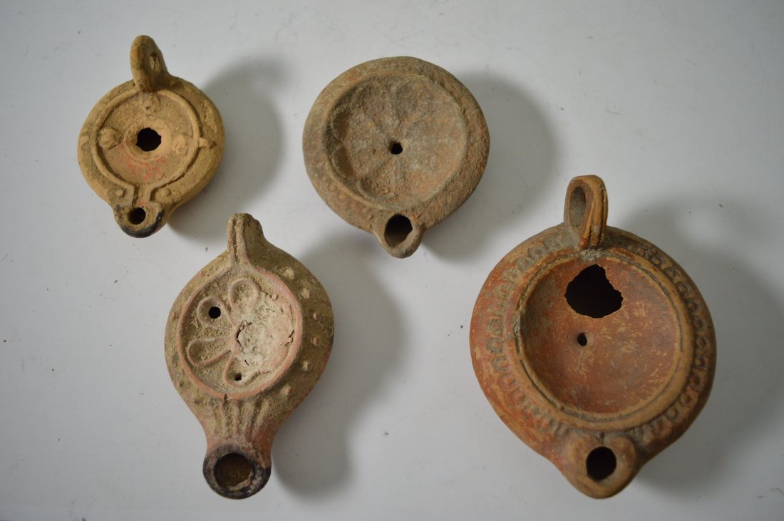 4 Roman oil lamps, all ancient (1 of 1)