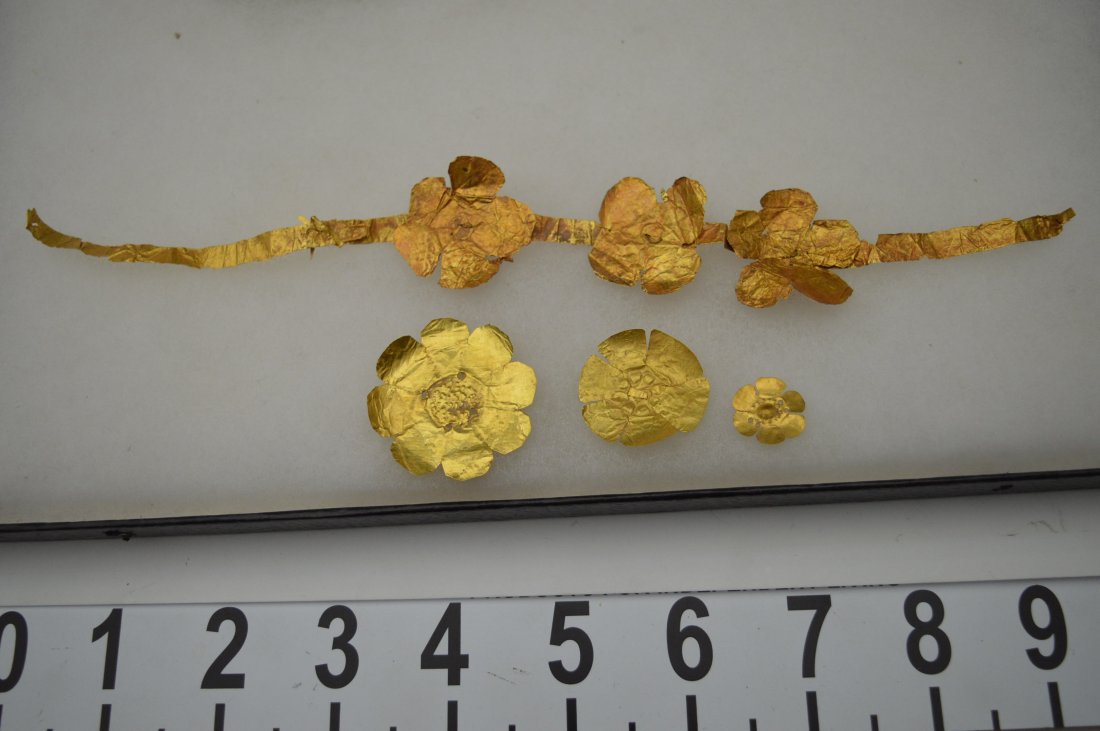Ancient Roman Gold crown or armband flowers 200 BC (1 of 2)