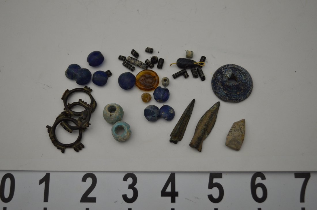 Ancient Roman Glass bead lot 200 BC (1 of 2)