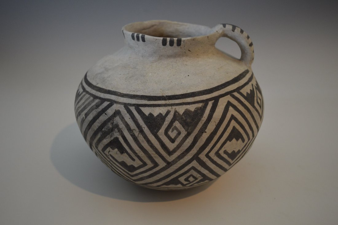 Huge Ancient Anasazi Snow Flake Black on White pitcher (1 of 4)