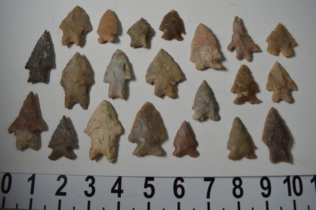 Texas ancient arrowheads 21 points Pedernales (1 of 2)