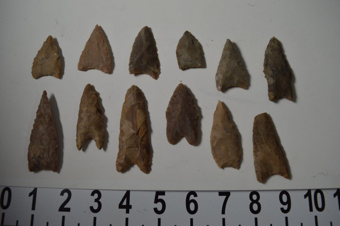 Texas ancient arrowheads 12 points fluted ends (1 of 2)