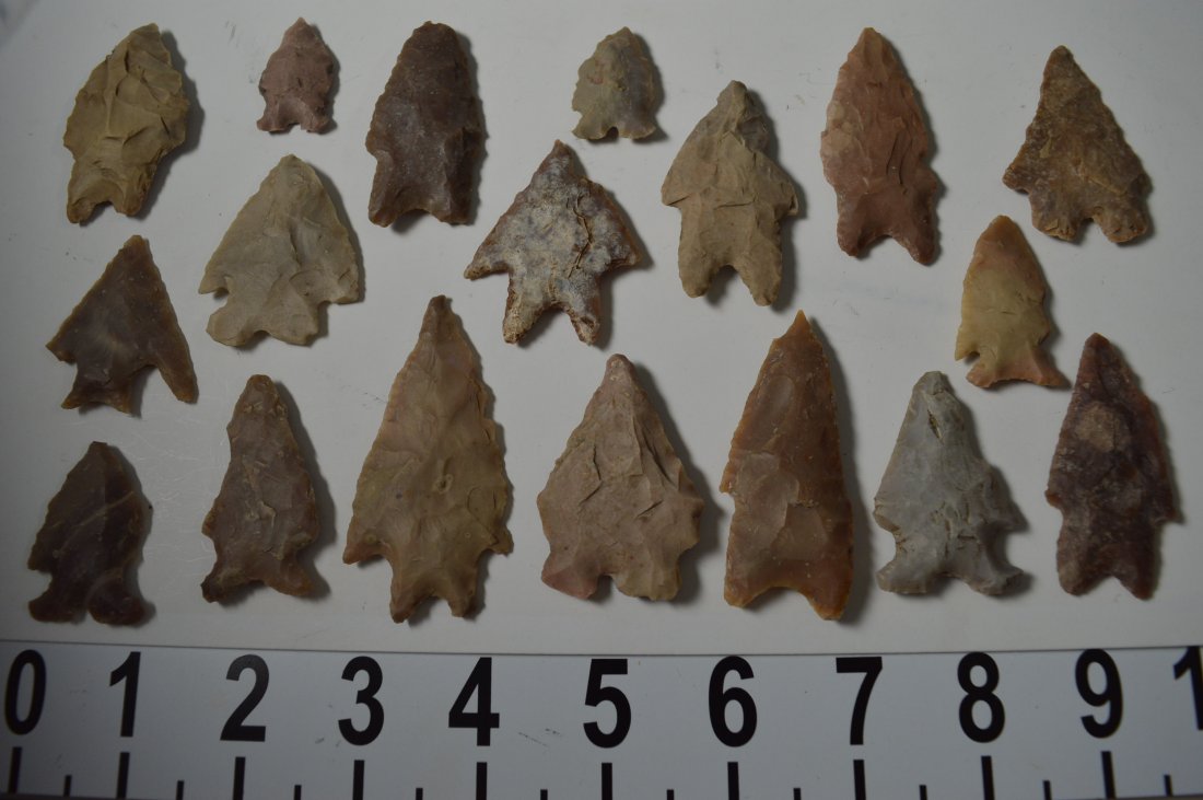 Texas ancient arrowheads 17 points Pedernales (1 of 2)