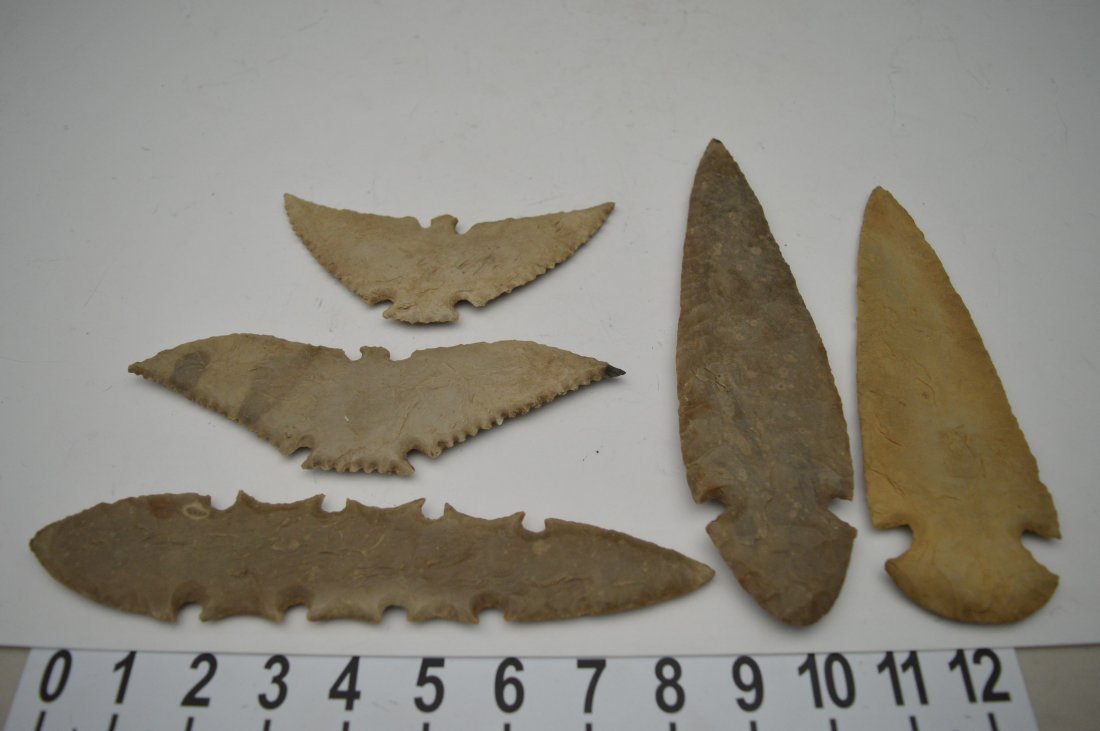 Group of 5 giant chert points (READ DESCRIPTION) (1 of 2)