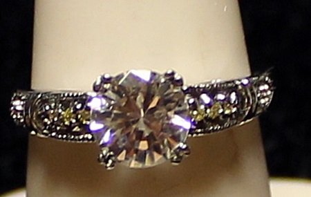 Gorgeous Spinel Ring.: Gorgeous Spinel Ring. Gemstones twt approx. 3cts.