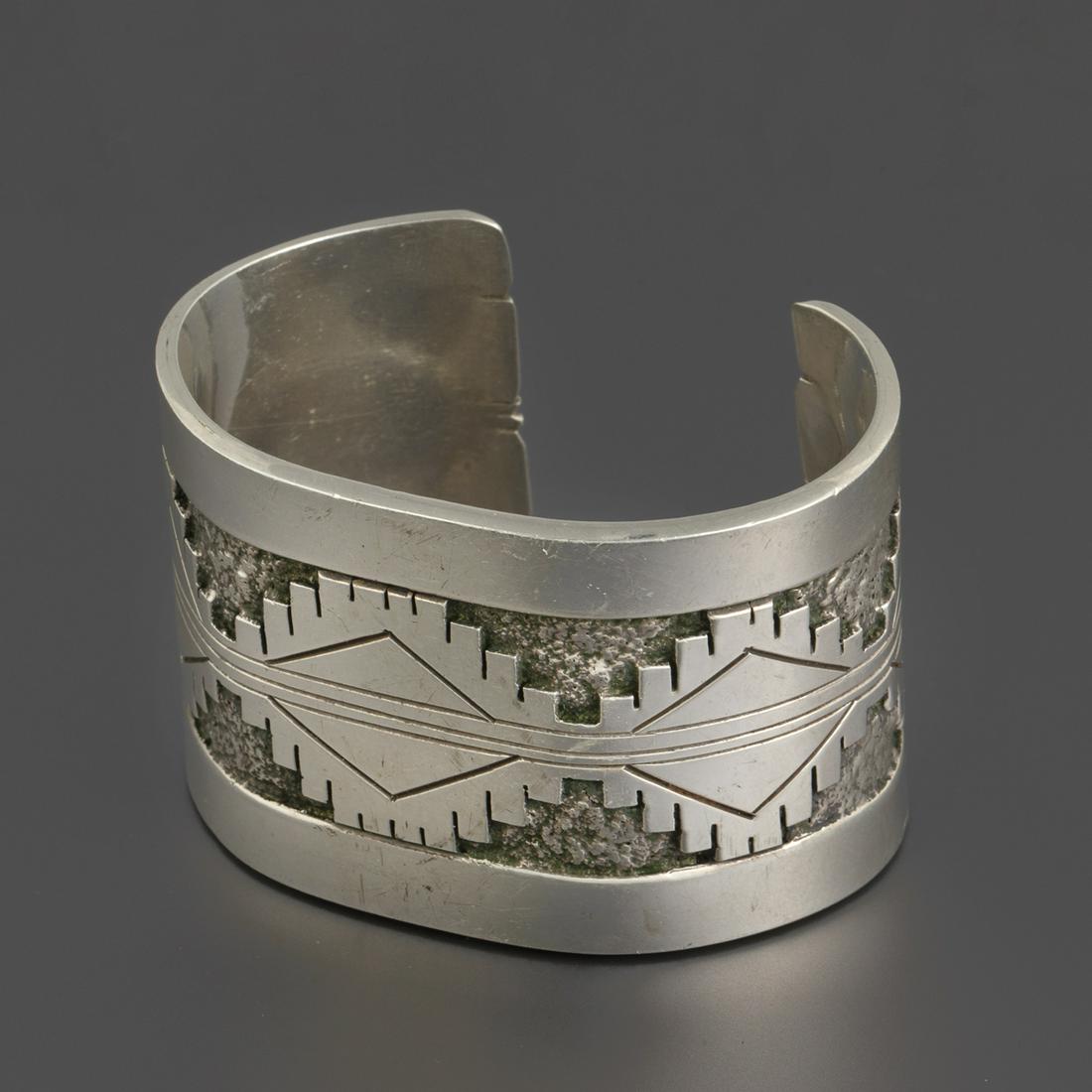 A Gibson Nez Silver Cuff Bracelet (1 of 4)