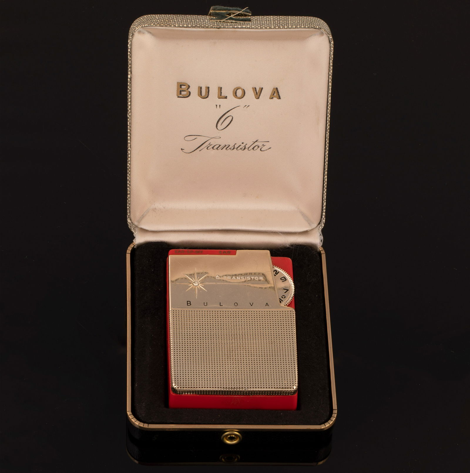 Bulova, Plastic and Chrome Model 670 Transistor "6" (1 of 2)