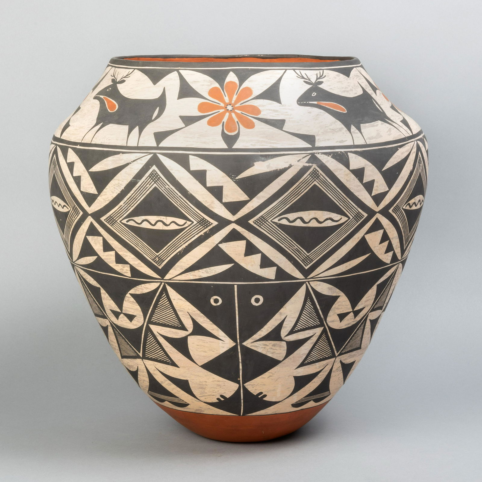 Sarah Garcia, Acoma Pot, 1990 (1 of 3)
