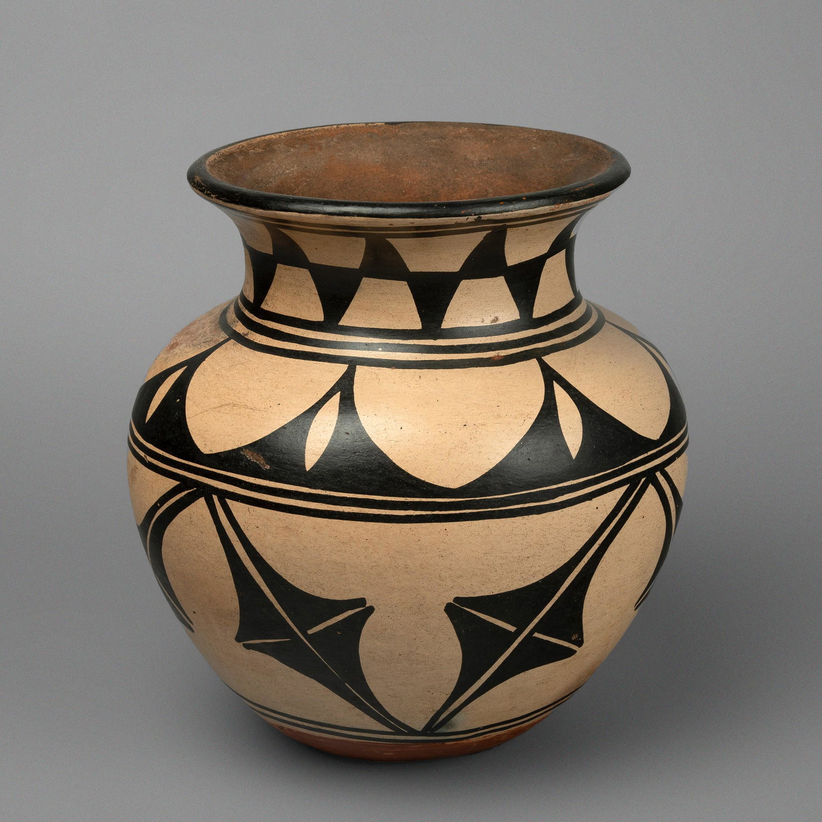 Kewa [Santo Domingo], Black & Tan Jar: Kewa [Santo Domingo] Black & Tan Jar fired clay, pigments Height 8 1/4 x Diameter 8 in. (20.96 x 20.32 cm.) Private Collection, Oklahoma