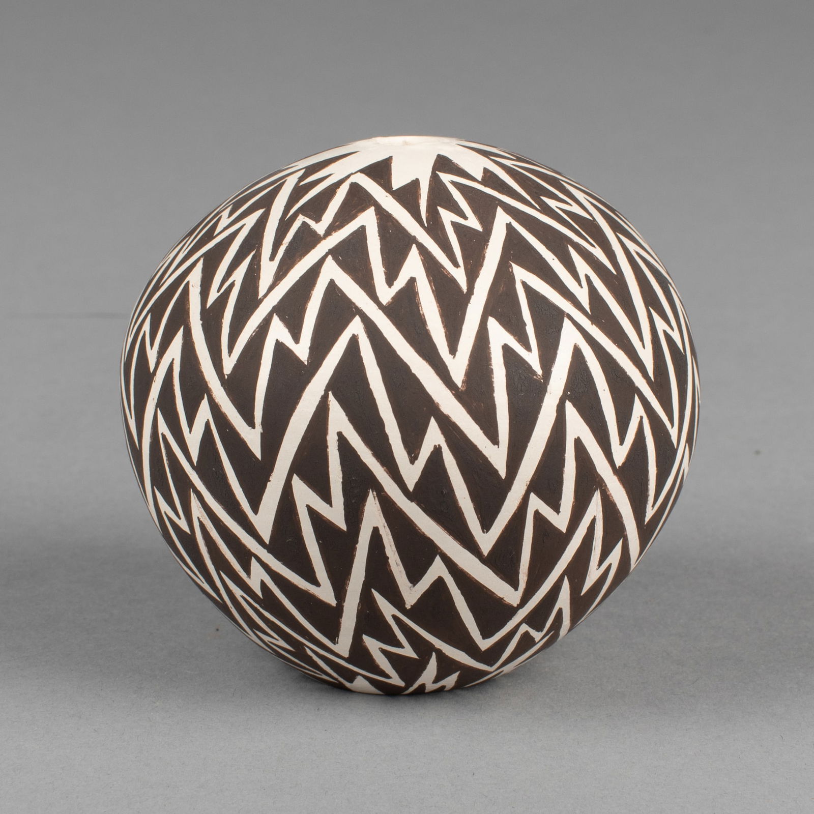 Dolores Lewis, Lightning Seed Pot (1 of 3)
