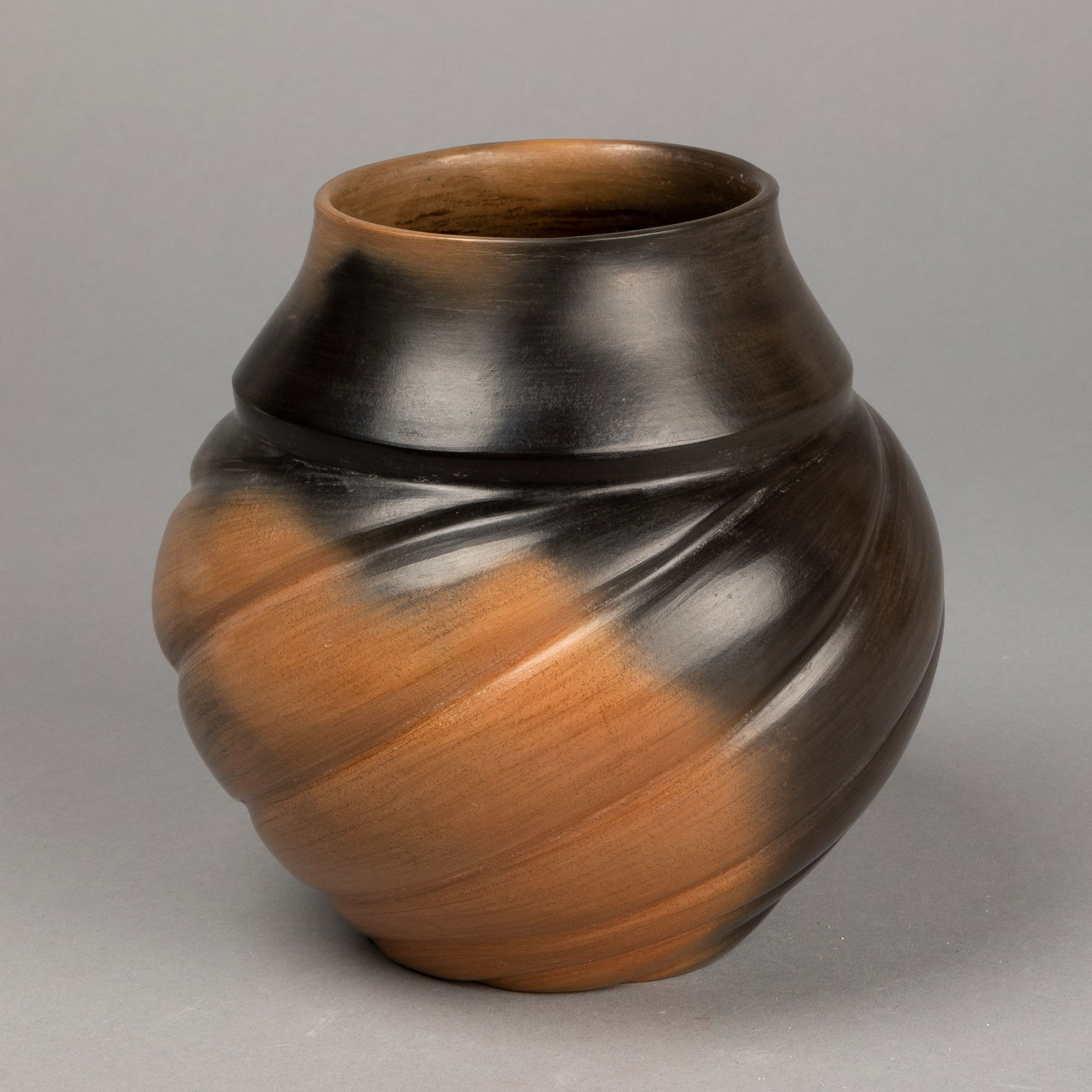 Samuel Manymules, Pinon Pitch Melon Jar (1 of 3)