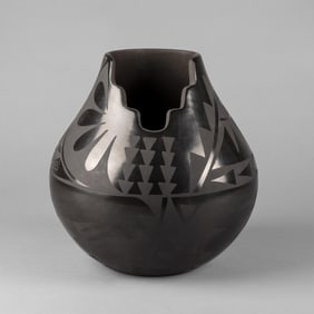 Carmelita Dunlap, Black on Black Jar with Kiva Rim, 1985