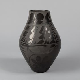 Carmelita Dunlap, Blackware Jar