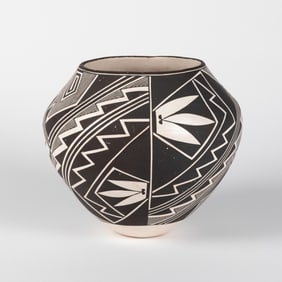 Sarah Garcia, Black on White Pottery Jar