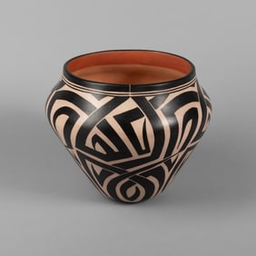 Virgil Ortiz, Black on White Jar, 2002