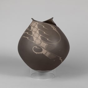 Noe Quezada, Matte Blackware Pot with Sculpted Rim Design