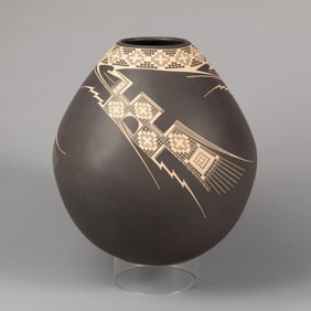 Noe Quezada, Black and Tan Mata Ortiz Pot