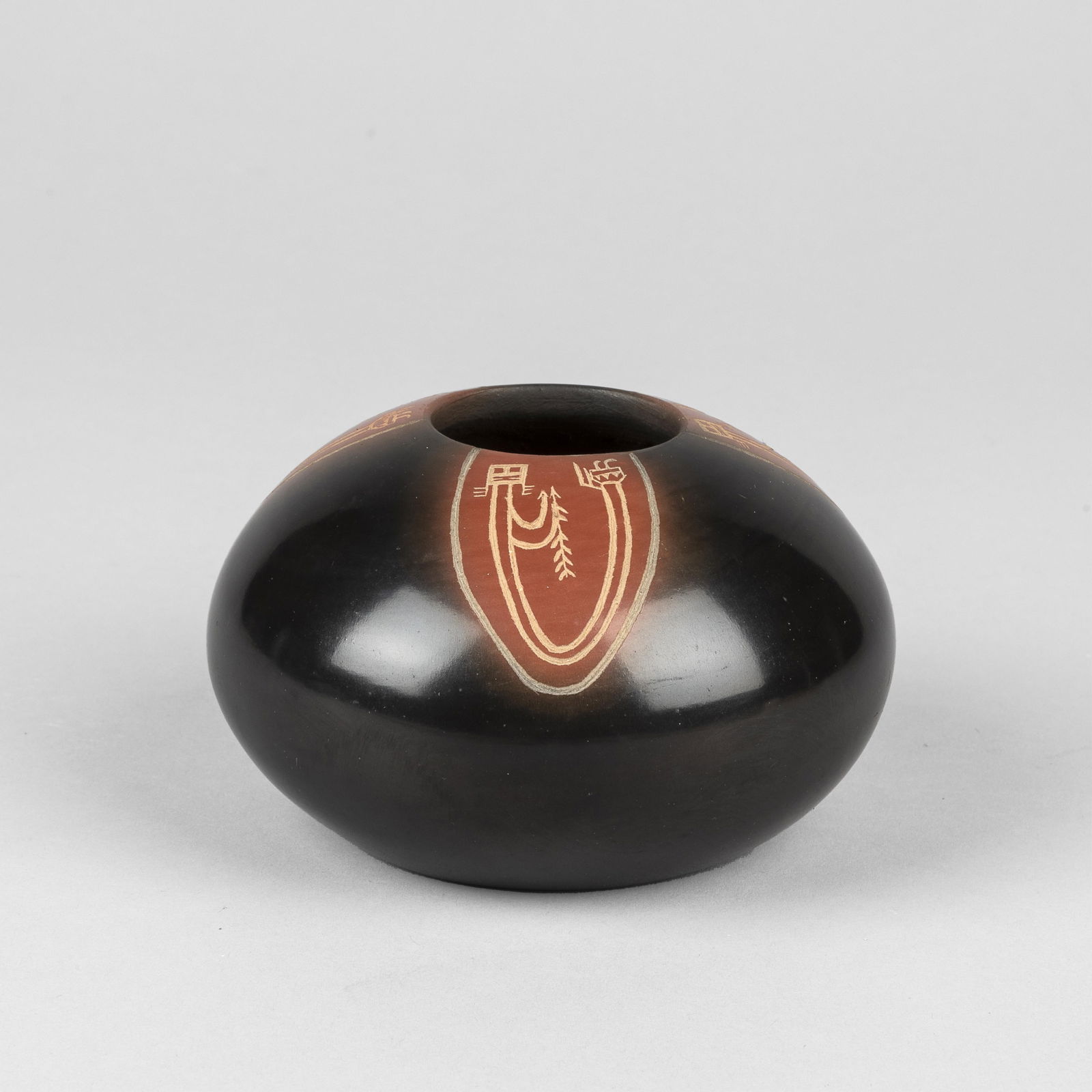 Grace Medicine Flower + Camilio Tafoya, Sgraffito Blackware Pot (1 of 4)