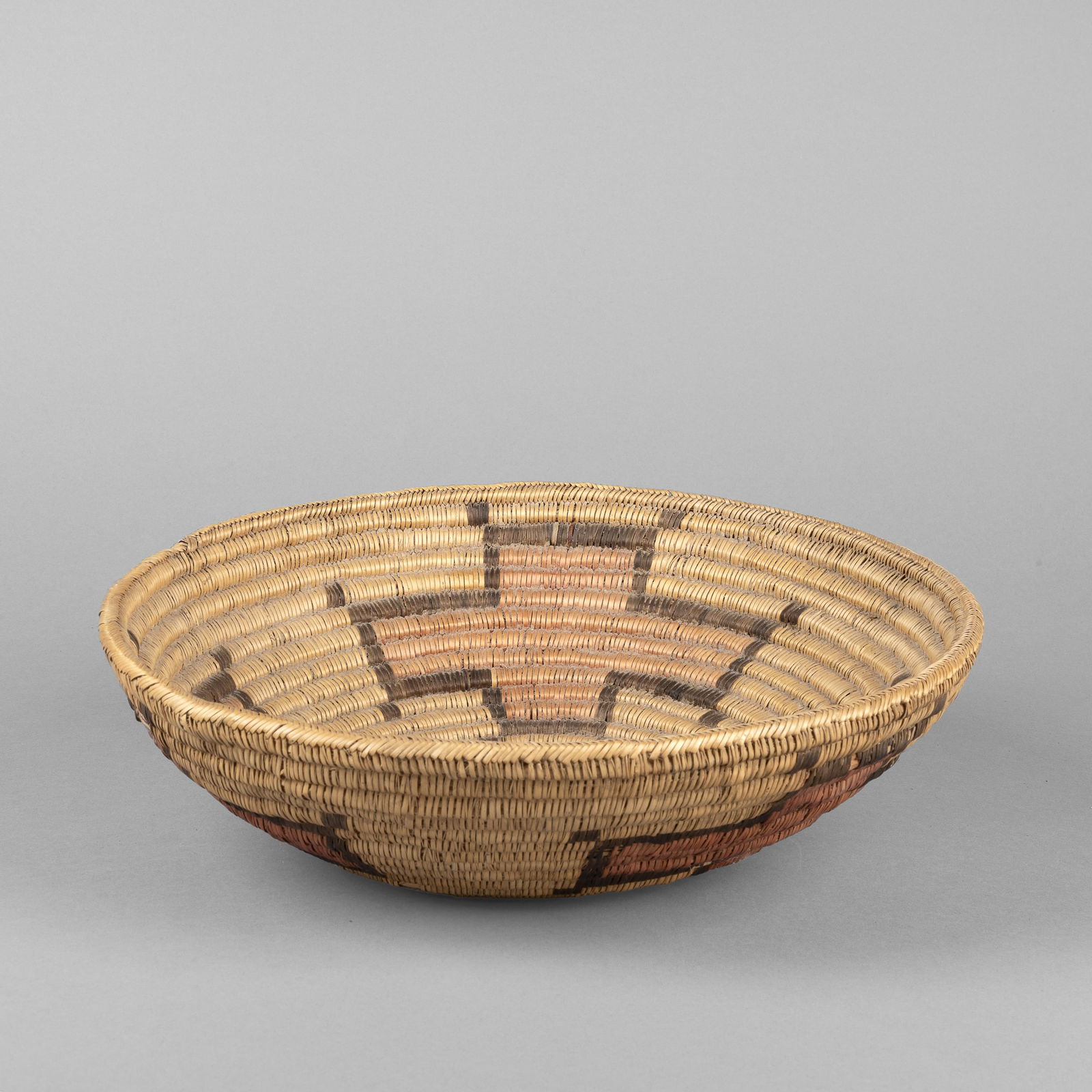 Diné (Navajo), Basketry Bowl with Spider Woman Crosses (1 of 3)