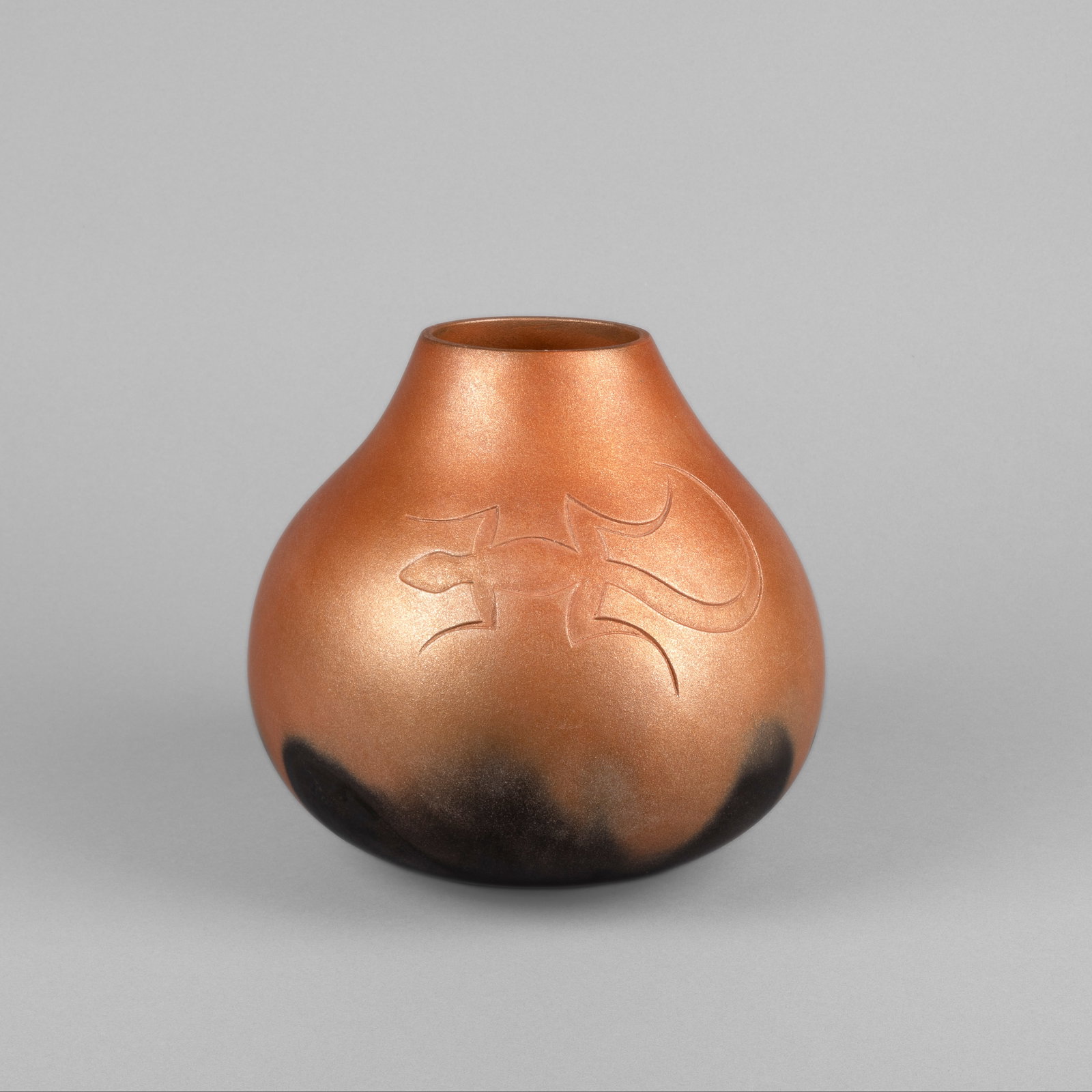 Robert Vigil, Micaceous Pot with carved Lizard Design (1 of 3)
