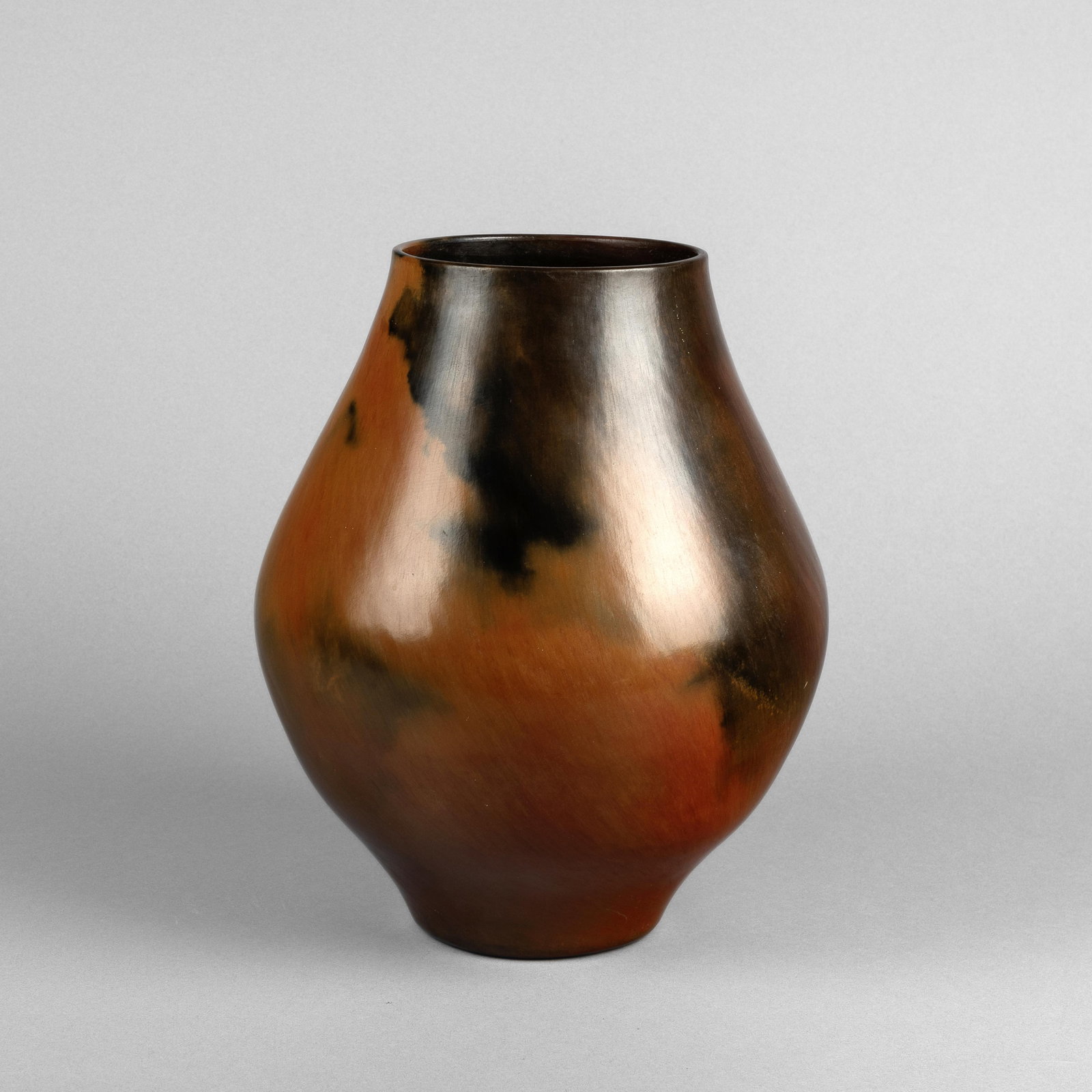 Samuel Manymules, Piñon Pitch Pot: Samuel Manymules Diné (Navajo), b. 1963 Piñon Pitch Pot fired clay inscribed: Sm / DiNE height: 12 x diameter: 9 7/8 in. (30.5 x 25.1 cm.) Private Collection, California