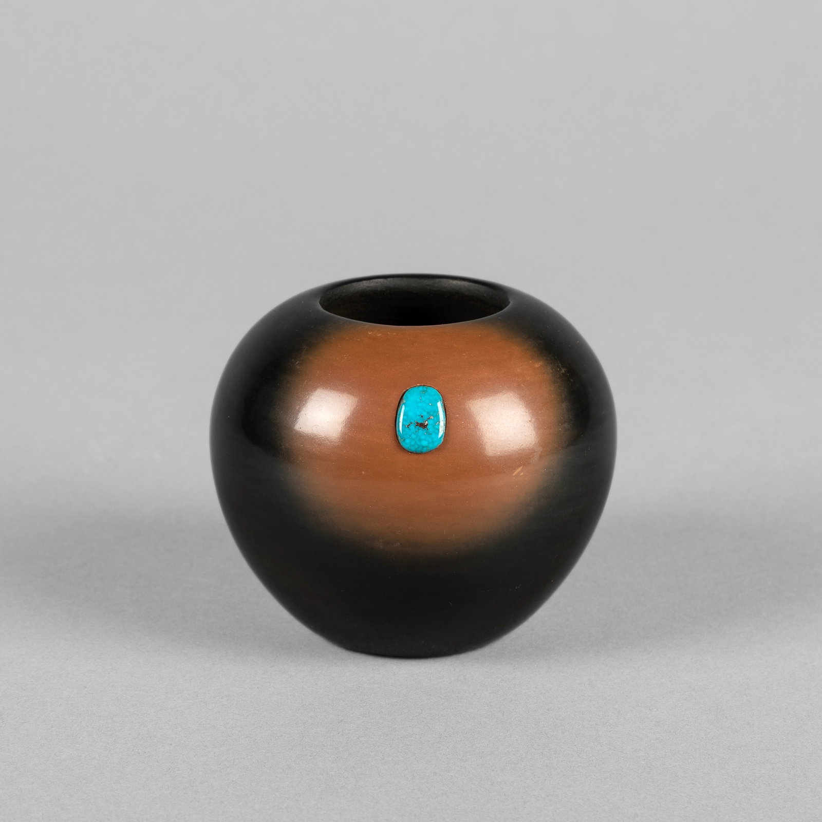 Dora Tse-Pé, Blackware and Sienna Pot with Turquoise Inlay, 1980 (1 of 3)