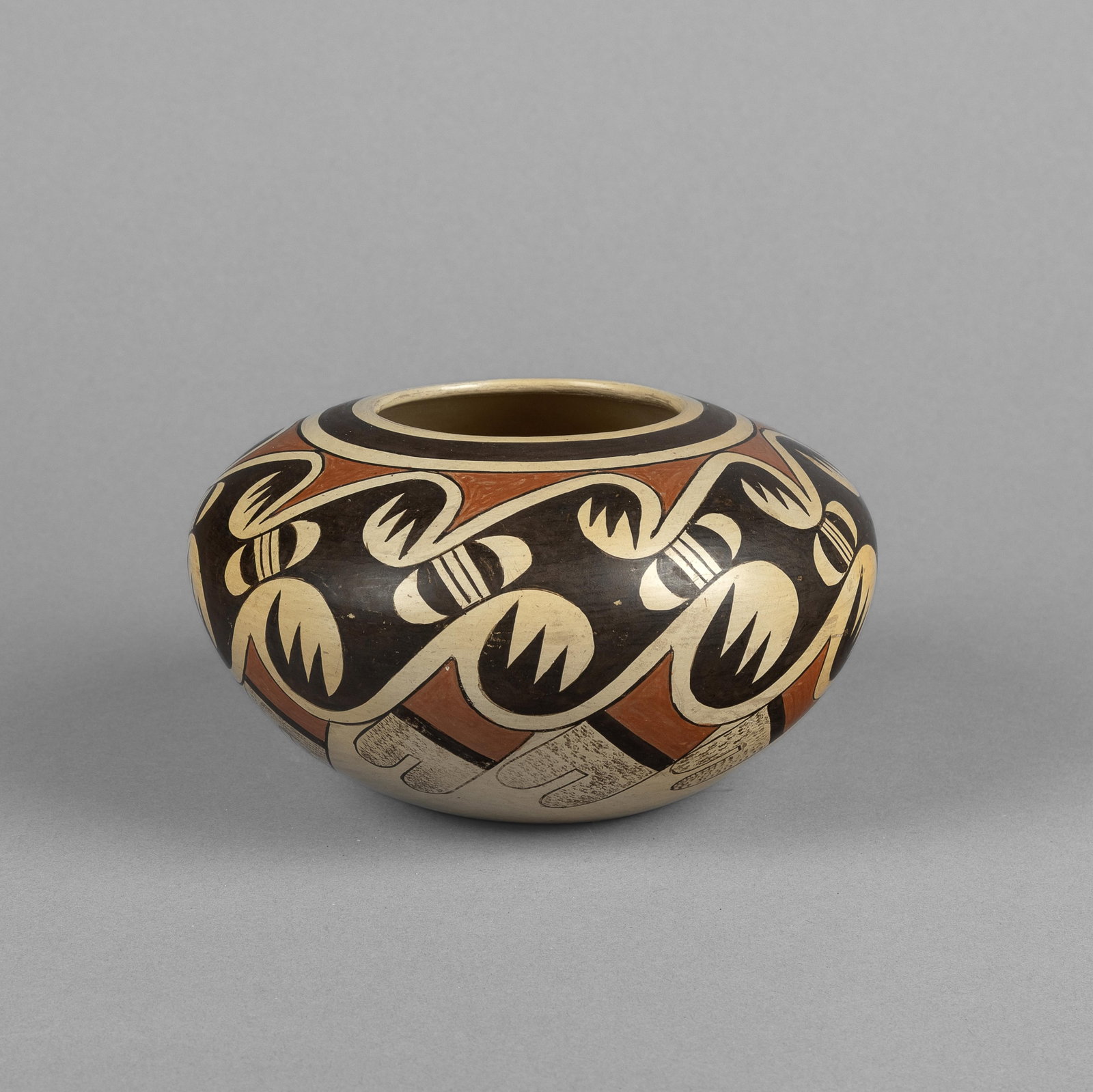 Fannie Nampeyo, Polychrome Pot (1 of 4)