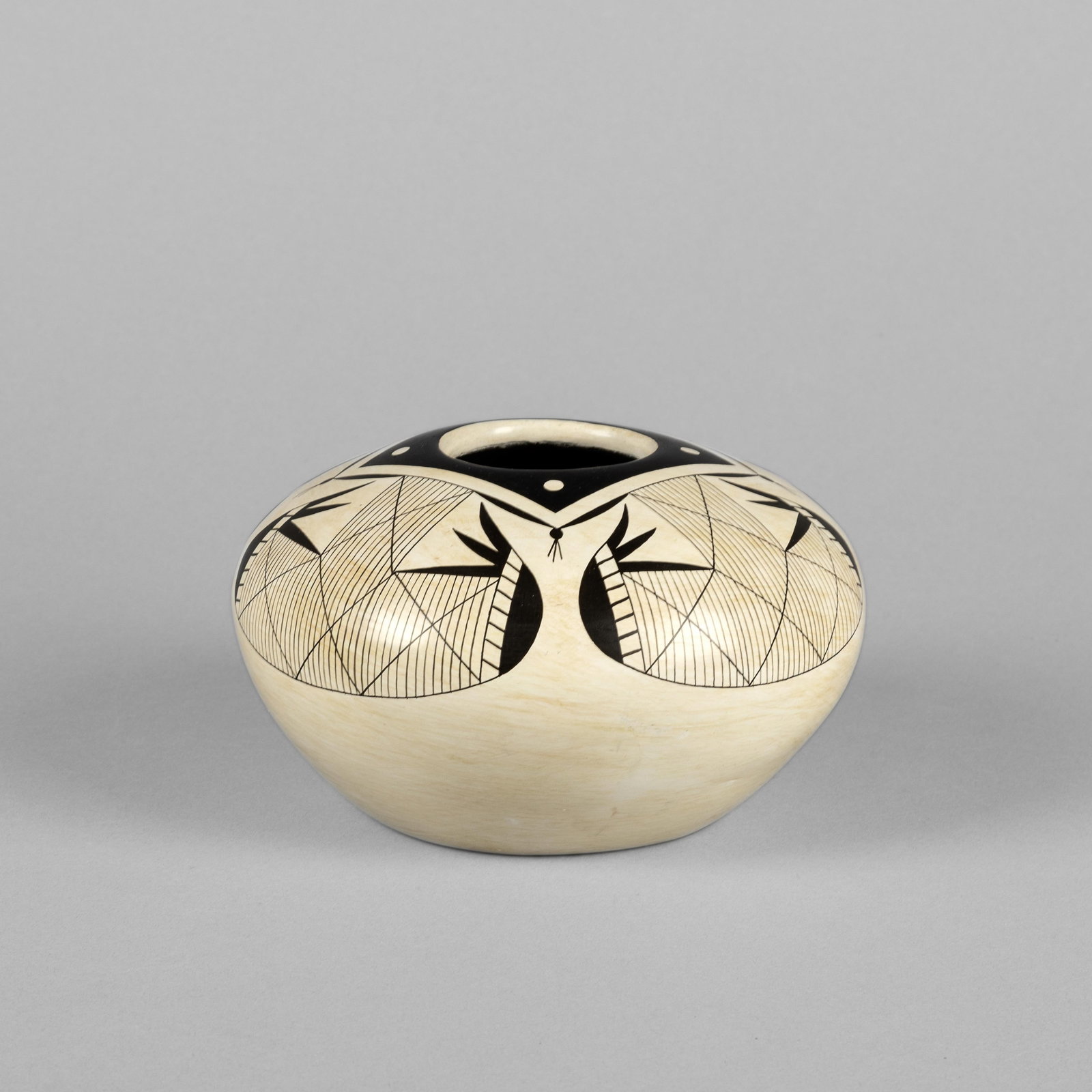 Edwin Myers, Flying Saucer Pot with Fine Line Designs, 1989 (1 of 4)