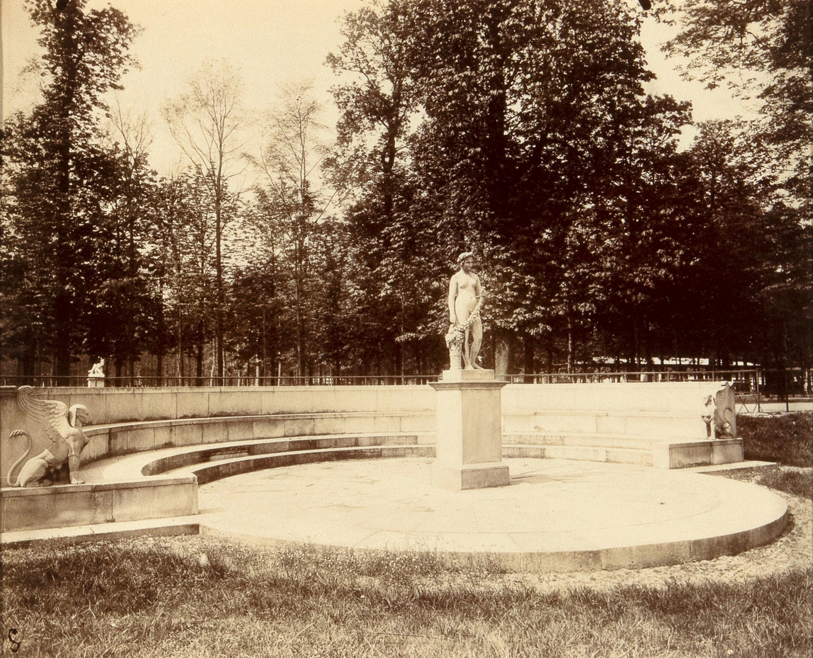 Eugene Atget, Tuileries - Jardin de / Robespierre, 1912 (1 of 3)