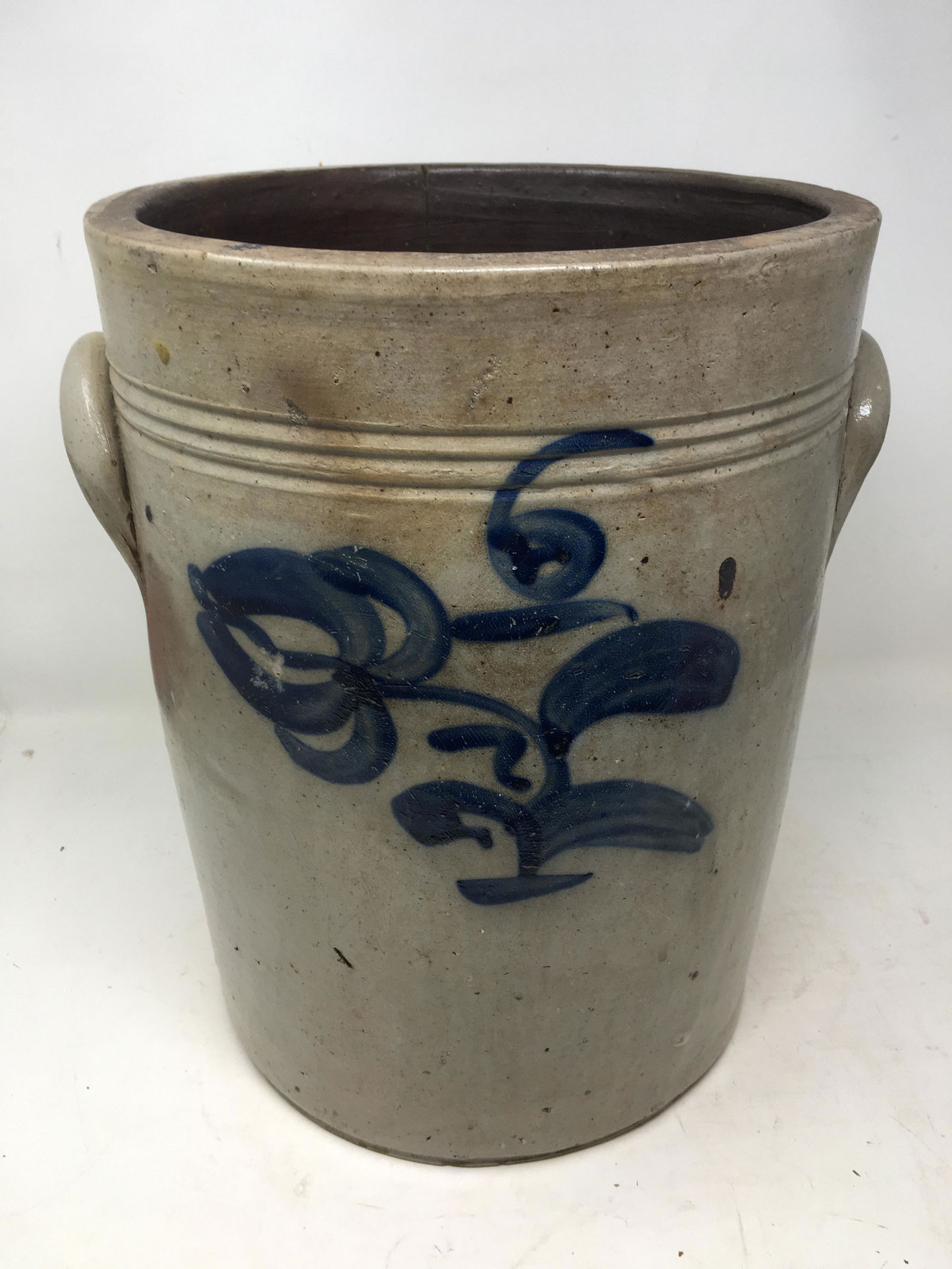 Six Gallon Cobalt Stoneware Crock (0026) on Jul 04, 2022 Rossville