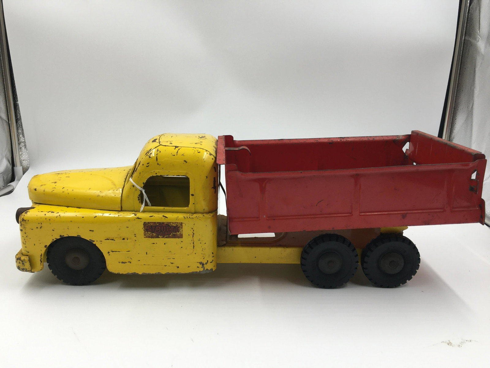 Structo Dump Truck (1 of 4)