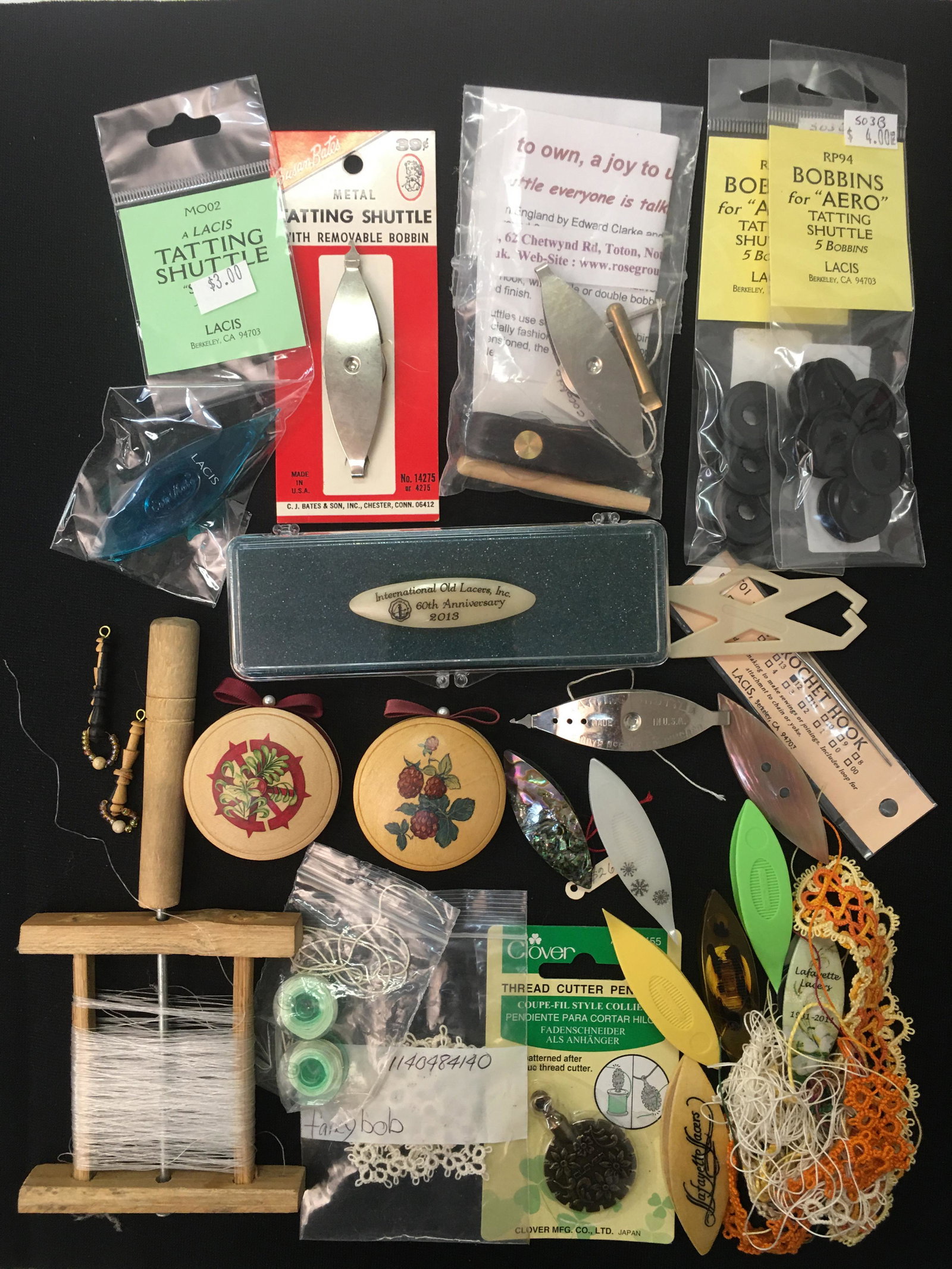 Lot of Lace Tatting Shuttles: Lot of Lace Tatting Shuttles and miscellaneous lacemaking supplies