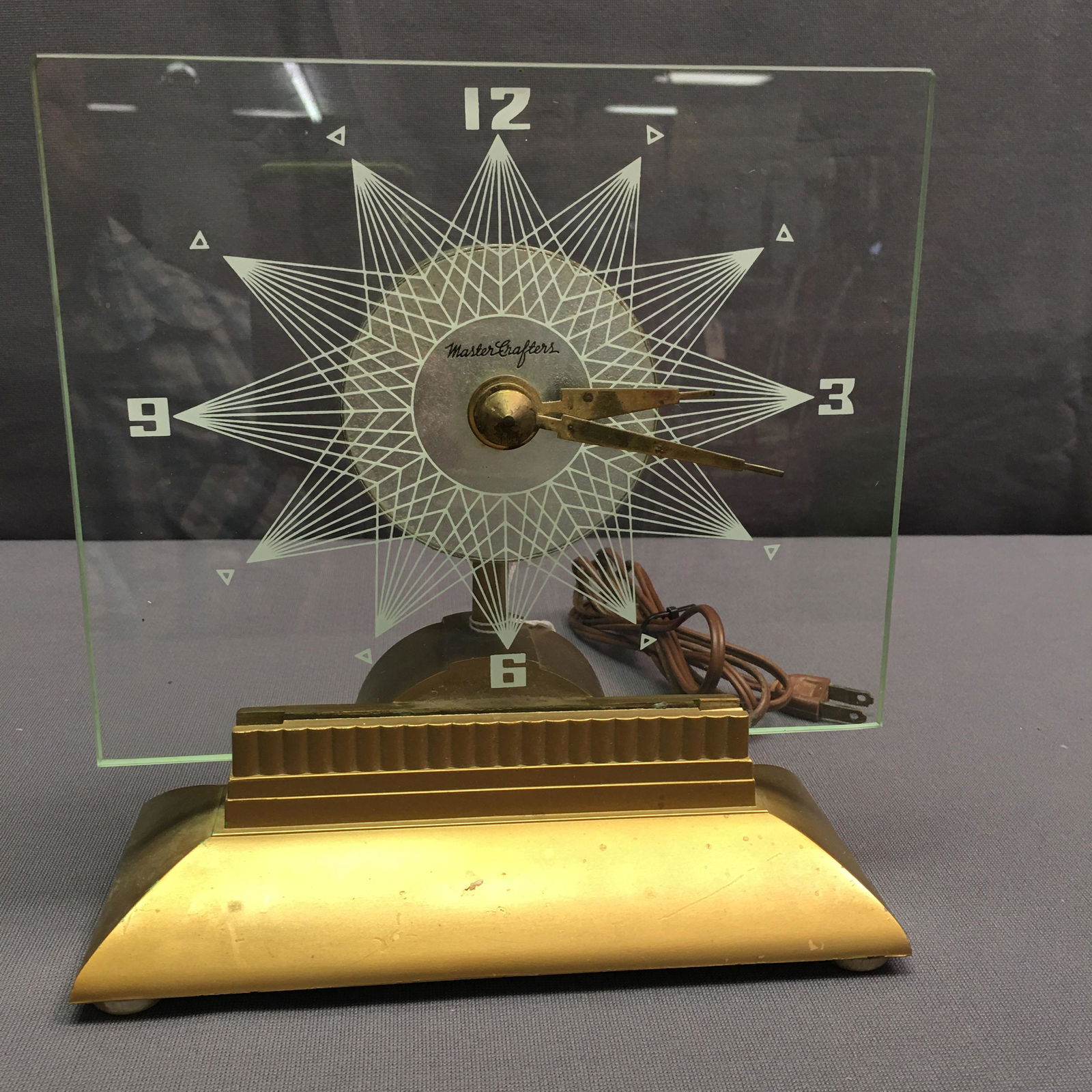 MasterCrafters Electric Desk Clock (1 of 3)