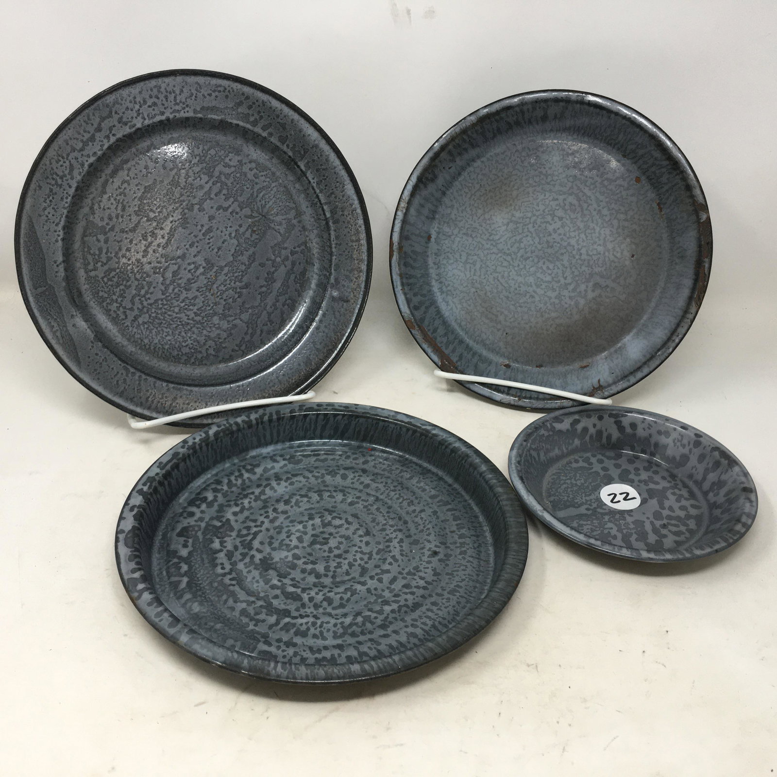 Gray Graniteware Baking Pans & Plate (1 of 3)