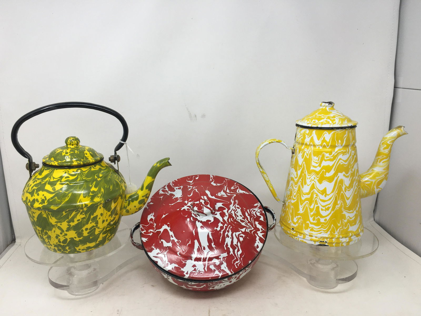 (3) Pieces Graniteware (1 of 3)