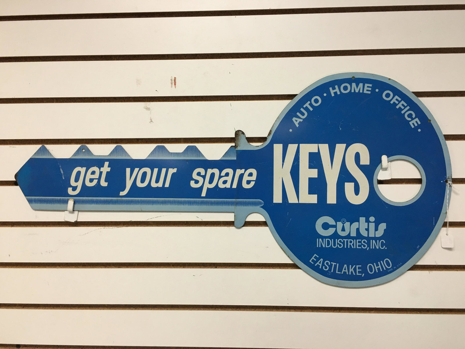 Key Shaped Double Sided Tin Trade Sign (1 of 3)
